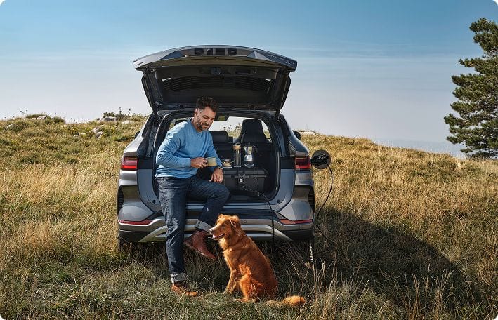 byd-auto-SEAL-U-DM-i_LHD_Lifestyle_Outside_Static_Model